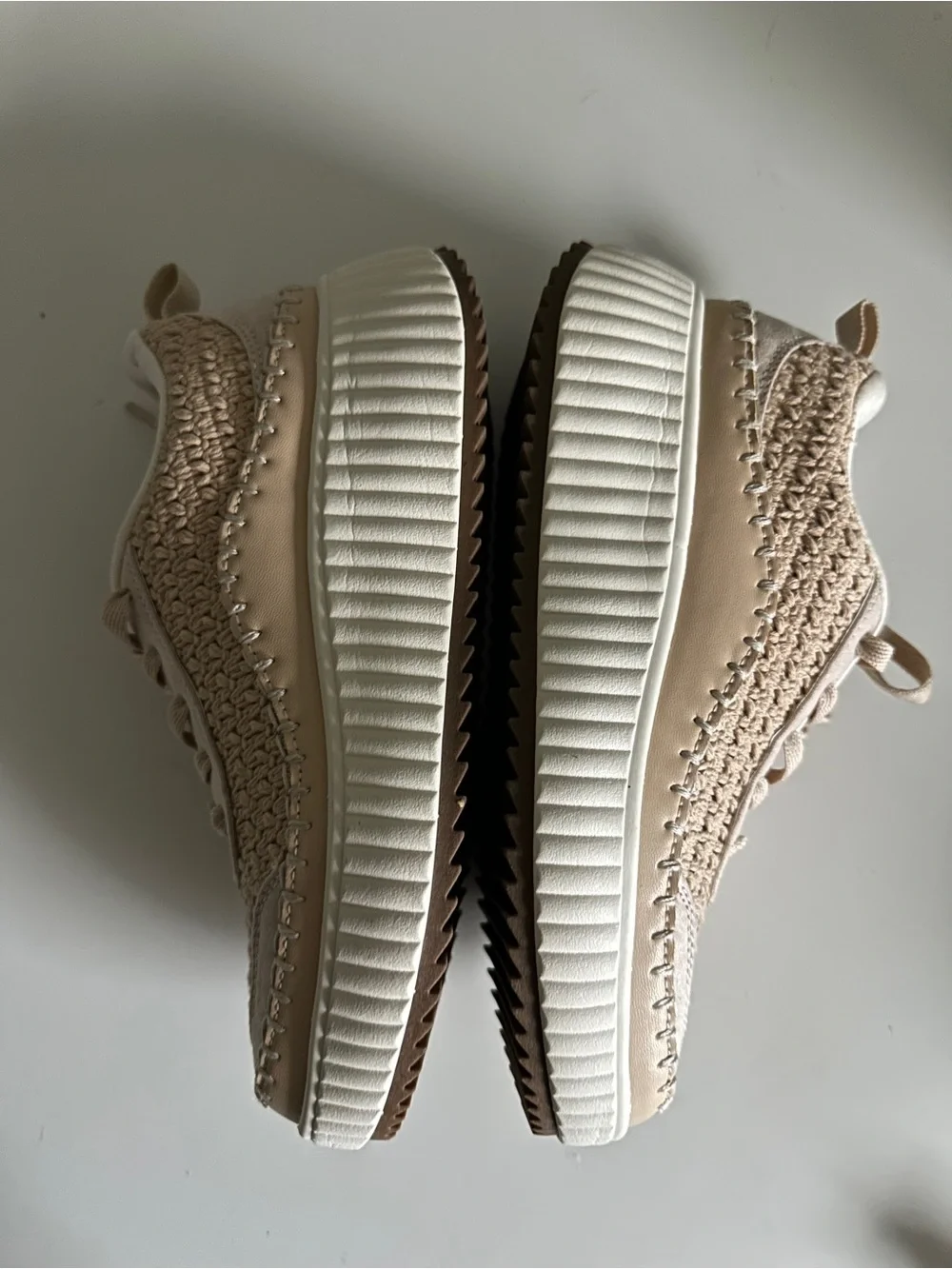 Dream Pairs Women’s Beige Crochet Platform Sneakers Lace-Up Size 6 Like New